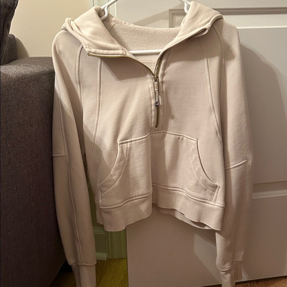 Lululemon Size Xs/S cropped bone scuba with gold zipper/logo - Picture 4 of 4
